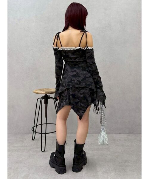 EVRIS（エヴリス）の「オープンショルダーレースドッキングミニワンピース　春服（ワンピース・レディース・カーキ/ブラック・FREE）」の14枚目の写真