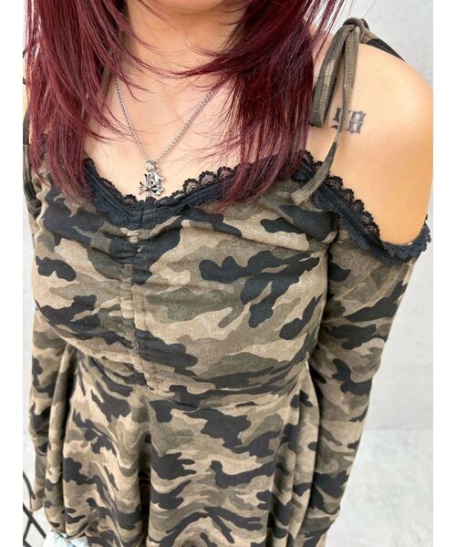 EVRIS（エヴリス）の「オープンショルダーレースドッキングミニワンピース　春服（ワンピース・レディース・カーキ/ブラック・FREE）」の17枚目の写真