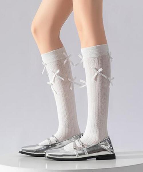 WEGO(ウィゴー)の「WEGO/【26年春新作】リボン付きハイソックス(ソックス/靴下・レディース・ブラック/グレー/ホワイト・23-25cm)」の1枚目の写真