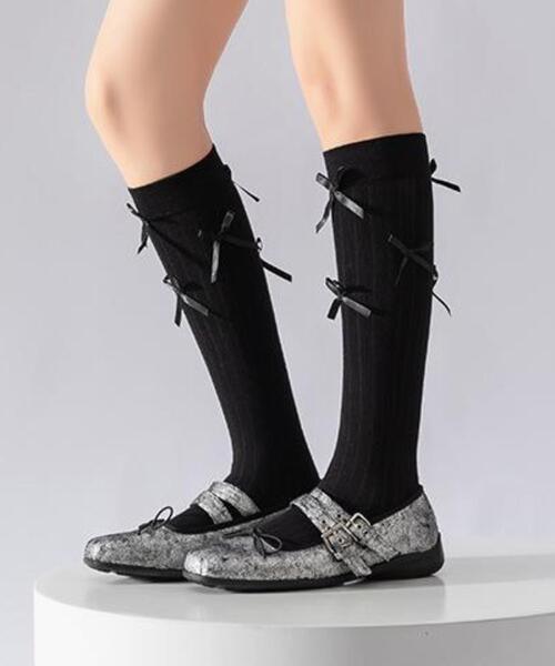 WEGO(ウィゴー)の「WEGO/【26年春新作】リボン付きハイソックス(ソックス/靴下・レディース・ブラック/グレー/ホワイト・23-25cm)」の2枚目の写真