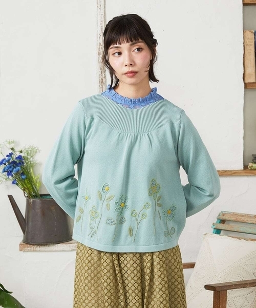 Jocomomola(ホコモモラ)の「El Rucio フラワー刺繍ニットプルオーバー(ニット/セーター・レディース・ダークインディゴブルー/ブラック・40)」の2枚目の写真