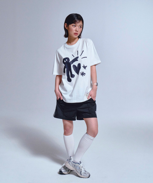 GRAVER（グレーバー）の「[ユニセックス]TAKE CARE 半袖Tシャツ_3カラー（Tシャツ/カットソー・レディース・ベージュ/ブラック/ホワイト・LARGE/SMALL/MEDIUM/X-LARGE）」の10枚目の写真