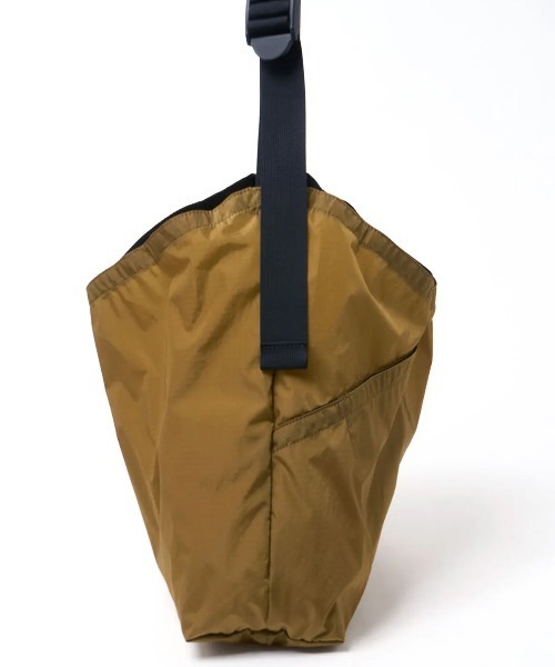 hobo(ホーボー)の「【hobo / ホーボー】AZUMA SHOULDER BAG M NYLON RIPSTOP(ショルダーバッグ・メンズ・ホワイト/ネイビー/ベージュ系その他/ブラック・FREE)」の5枚目の写真
