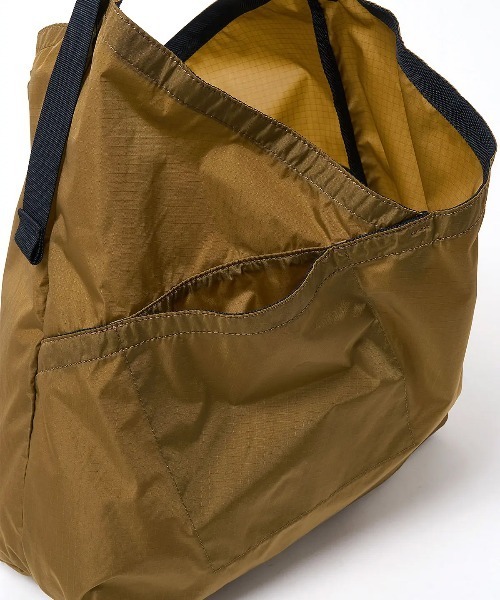 hobo(ホーボー)の「【hobo / ホーボー】AZUMA SHOULDER BAG M NYLON RIPSTOP(ショルダーバッグ・メンズ・ホワイト/ネイビー/ベージュ系その他/ブラック・FREE)」の6枚目の写真