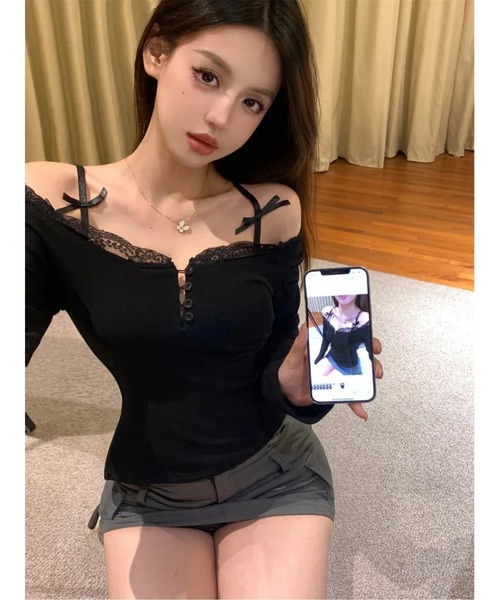 Bling Leads(ブリングリーズ)の「【Bls】 【ZL】【Bling Leads】オフショルダーレースレイヤードトップス(Tシャツ/カットソー・レディース・ブラック/ホワイト・FREE)」の2枚目の写真