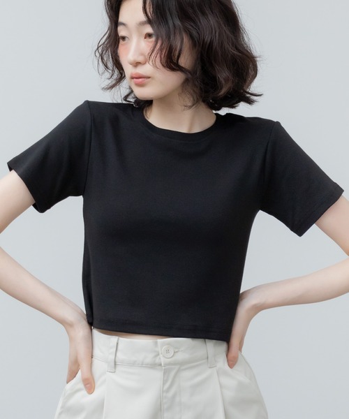 HEILIS(ヘイリス)の「ベーシック半袖カットソー / 無地 半袖 クロップド コンパクト カットソー Tシャツ レイヤード インナー 短丈 イエロー ブラック ホワイト アイボリー ネイビー ブルー 韓国 春服 夏服 カジュアル モード シティガール ノームコア スポーティ シンプル(Tシャツ/カットソー・レディース・ネイビー/ブラック/アイボリー/イエロー・FREE)」の2枚目の写真