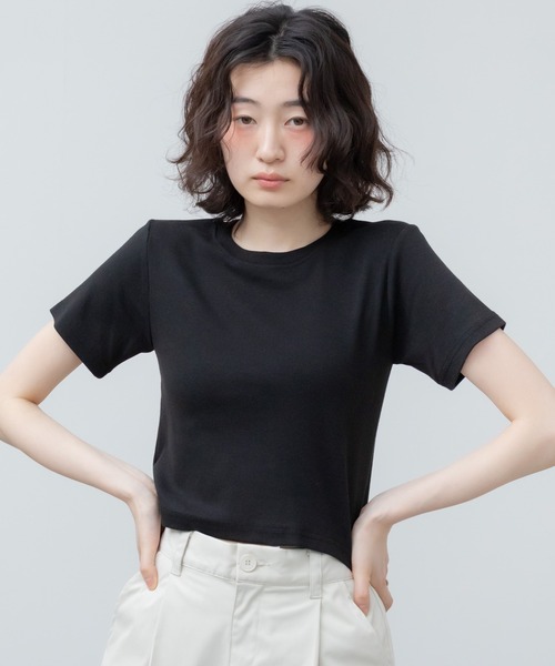 HEILIS(ヘイリス)の「ベーシック半袖カットソー / 無地 半袖 クロップド コンパクト カットソー Tシャツ レイヤード インナー 短丈 イエロー ブラック ホワイト アイボリー ネイビー ブルー 韓国 春服 夏服 カジュアル モード シティガール ノームコア スポーティ シンプル(Tシャツ/カットソー・レディース・ネイビー/ブラック/アイボリー/イエロー・FREE)」の19枚目の写真