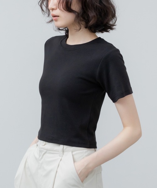 HEILIS(ヘイリス)の「ベーシック半袖カットソー / 無地 半袖 クロップド コンパクト カットソー Tシャツ レイヤード インナー 短丈 イエロー ブラック ホワイト アイボリー ネイビー ブルー 韓国 春服 夏服 カジュアル モード シティガール ノームコア スポーティ シンプル(Tシャツ/カットソー・レディース・ネイビー/ブラック/アイボリー/イエロー・FREE)」の20枚目の写真