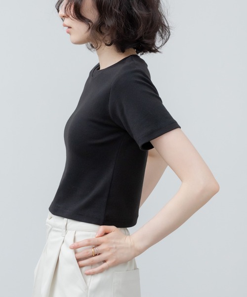 HEILIS(ヘイリス)の「ベーシック半袖カットソー / 無地 半袖 クロップド コンパクト カットソー Tシャツ レイヤード インナー 短丈 イエロー ブラック ホワイト アイボリー ネイビー ブルー 韓国 春服 夏服 カジュアル モード シティガール ノームコア スポーティ シンプル(Tシャツ/カットソー・レディース・ネイビー/ブラック/アイボリー/イエロー・FREE)」の21枚目の写真