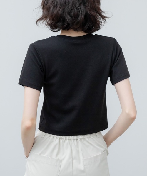 HEILIS(ヘイリス)の「ベーシック半袖カットソー / 無地 半袖 クロップド コンパクト カットソー Tシャツ レイヤード インナー 短丈 イエロー ブラック ホワイト アイボリー ネイビー ブルー 韓国 春服 夏服 カジュアル モード シティガール ノームコア スポーティ シンプル(Tシャツ/カットソー・レディース・ネイビー/ブラック/アイボリー/イエロー・FREE)」の22枚目の写真