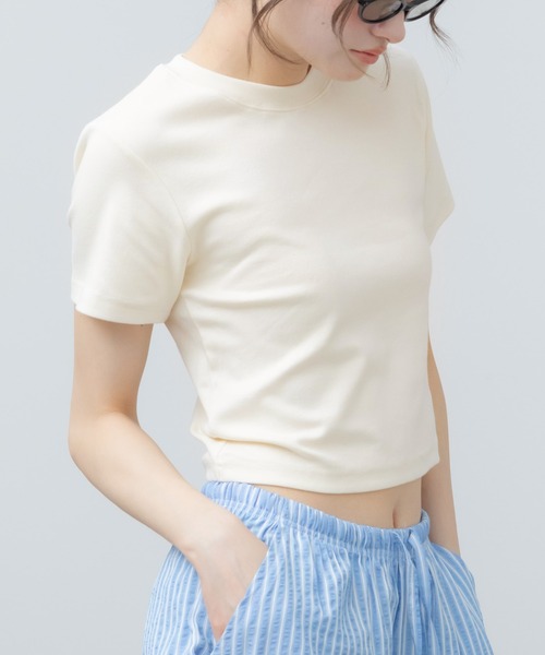 HEILIS(ヘイリス)の「ベーシック半袖カットソー / 無地 半袖 クロップド コンパクト カットソー Tシャツ レイヤード インナー 短丈 イエロー ブラック ホワイト アイボリー ネイビー ブルー 韓国 春服 夏服 カジュアル モード シティガール ノームコア スポーティ シンプル(Tシャツ/カットソー・レディース・ネイビー/ブラック/アイボリー/イエロー・FREE)」の11枚目の写真