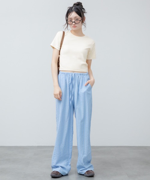 HEILIS(ヘイリス)の「ベーシック半袖カットソー / 無地 半袖 クロップド コンパクト カットソー Tシャツ レイヤード インナー 短丈 イエロー ブラック ホワイト アイボリー ネイビー ブルー 韓国 春服 夏服 カジュアル モード シティガール ノームコア スポーティ シンプル(Tシャツ/カットソー・レディース・ネイビー/ブラック/アイボリー/イエロー・FREE)」の15枚目の写真