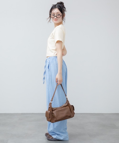 HEILIS(ヘイリス)の「ベーシック半袖カットソー / 無地 半袖 クロップド コンパクト カットソー Tシャツ レイヤード インナー 短丈 イエロー ブラック ホワイト アイボリー ネイビー ブルー 韓国 春服 夏服 カジュアル モード シティガール ノームコア スポーティ シンプル(Tシャツ/カットソー・レディース・ネイビー/ブラック/アイボリー/イエロー・FREE)」の16枚目の写真