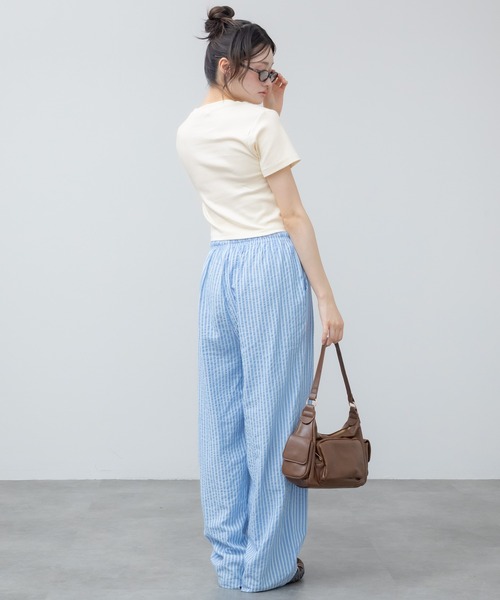 HEILIS(ヘイリス)の「ベーシック半袖カットソー / 無地 半袖 クロップド コンパクト カットソー Tシャツ レイヤード インナー 短丈 イエロー ブラック ホワイト アイボリー ネイビー ブルー 韓国 春服 夏服 カジュアル モード シティガール ノームコア スポーティ シンプル(Tシャツ/カットソー・レディース・ネイビー/ブラック/アイボリー/イエロー・FREE)」の17枚目の写真