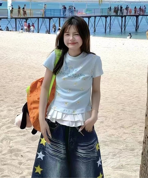 AsheKsha(アシクシャ)の「フルプリントのデイジー柄、半袖、二重フリルのトップス(Tシャツ/カットソー・レディース・ブルー・M)」の5枚目の写真