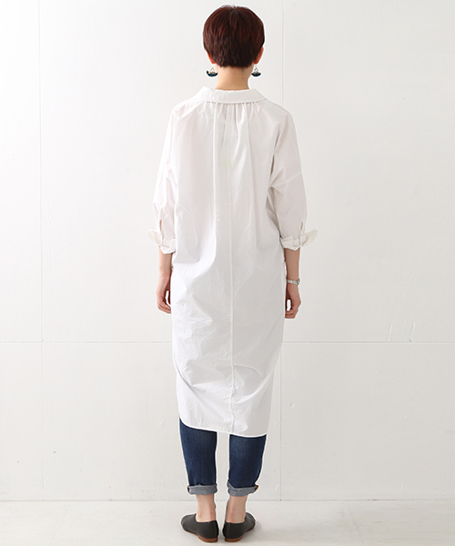 Ray BEAMS（レイビームス）の「Ray BEAMS / Bigシルエット シャツ ワンピース（ワンピース・レディース・オフホワイト/オリーブ・ONE SIZE）」の3枚目の写真