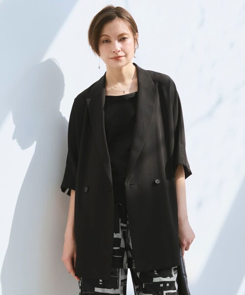 ICB（アイシービー）の「FluidBackSatin ハーフスリーブジャケット（テーラードジャケット・レディース・スモーキーグリーン系/ブラック系/グレー系・42/44）」の2枚目の写真
