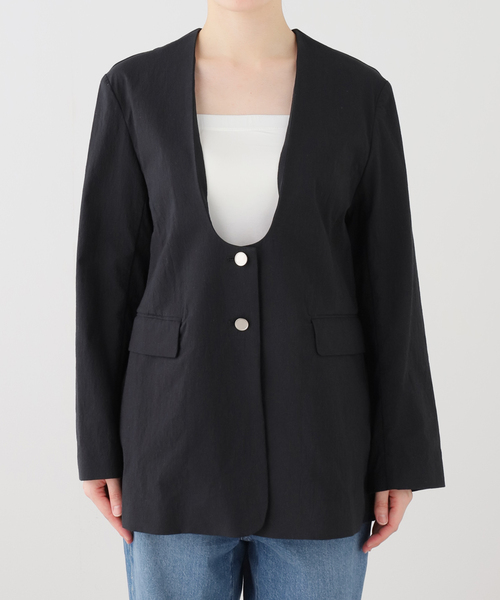 IENA(イエナ)の「《一部カラー店舗限定》コットンサブレUネックジャケット(ノーカラージャケット・レディース・ブラウン/ブラック・38/36)」の2枚目の写真