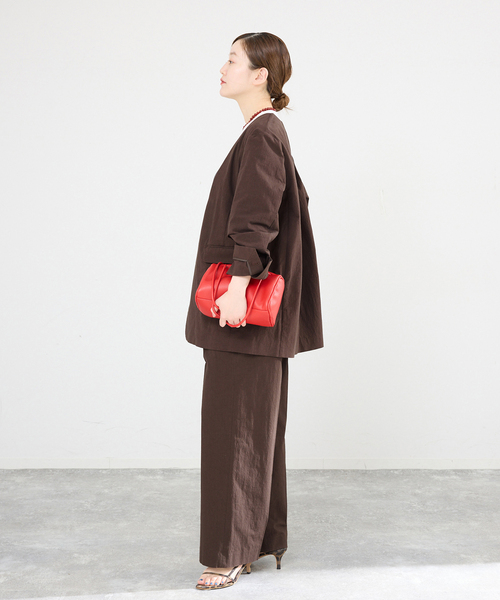 IENA(イエナ)の「《一部カラー店舗限定》コットンサブレUネックジャケット(ノーカラージャケット・レディース・ブラウン/ブラック・38/36)」の16枚目の写真
