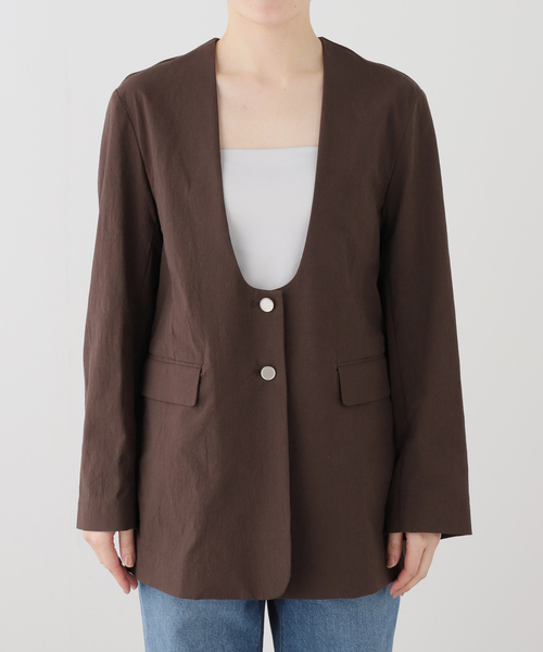 IENA(イエナ)の「《一部カラー店舗限定》コットンサブレUネックジャケット(ノーカラージャケット・レディース・ブラウン/ブラック・38/36)」の13枚目の写真