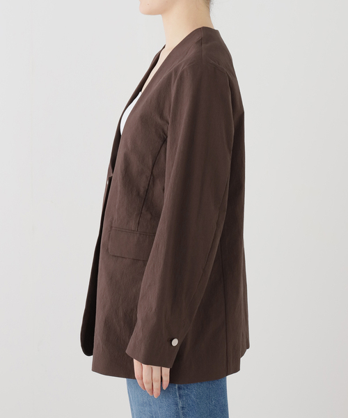 IENA(イエナ)の「《一部カラー店舗限定》コットンサブレUネックジャケット(ノーカラージャケット・レディース・ブラウン/ブラック・38/36)」の12枚目の写真