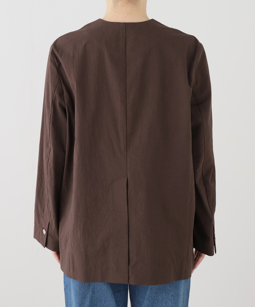 IENA(イエナ)の「《一部カラー店舗限定》コットンサブレUネックジャケット(ノーカラージャケット・レディース・ブラウン/ブラック・38/36)」の11枚目の写真