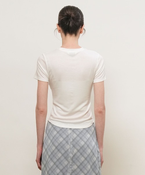 GENERAL IDEA(ジェネラルアイデア)の「【GENERAL IDEA】アセテート ラウンドネック半袖Tシャツ / ACETATE ROUND NECK T-SHIRT(Tシャツ/カットソー・レディース・ホワイト/チャコール/ブラック・S/M/L)」の6枚目の写真