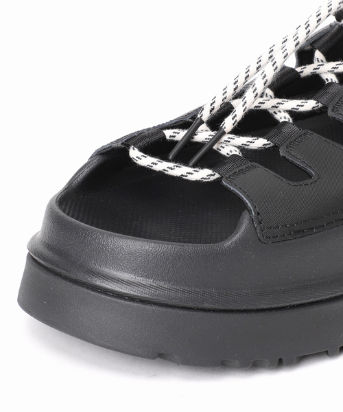 UGG（アグ）の「【UGG/アグ】W GOLDENGLOW TOGGLE：サンダル（サンダル・レディース・ブラック・22cm/23cm/24cm/25cm）」の4枚目の写真