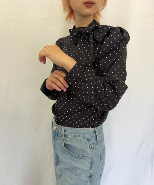 Alite cloth(アリーテクロス)の「ドットリボンハイネックトップス(シャツ/ブラウス・レディース・ホワイト/ブラック・M/S/L)」の3枚目の写真