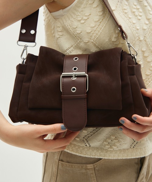 full/fill.(フルフィル)の「front belt square shoulder bag / フロントベルトスクエアショルダーバッグ(ショルダーバッグ・レディース・ブラック/ブラウン・FREE)」の9枚目の写真