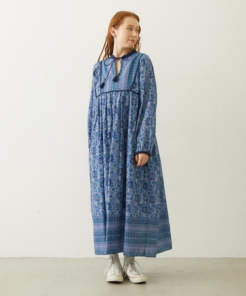 MILKFED.（ミルクフェド）の「PRINTED TASSEL TIE DRESS（ワンピース・レディース・ブラック/レッド/ブルー・ONE SIZE）」の2枚目の写真