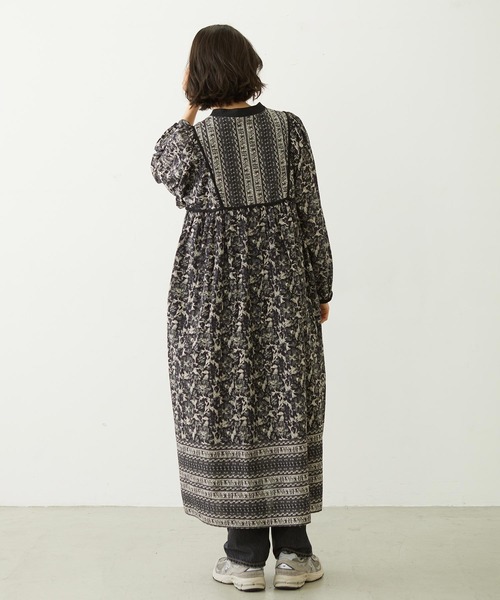 MILKFED.（ミルクフェド）の「PRINTED TASSEL TIE DRESS（ワンピース・レディース・ブラック/レッド/ブルー・ONE SIZE）」の17枚目の写真