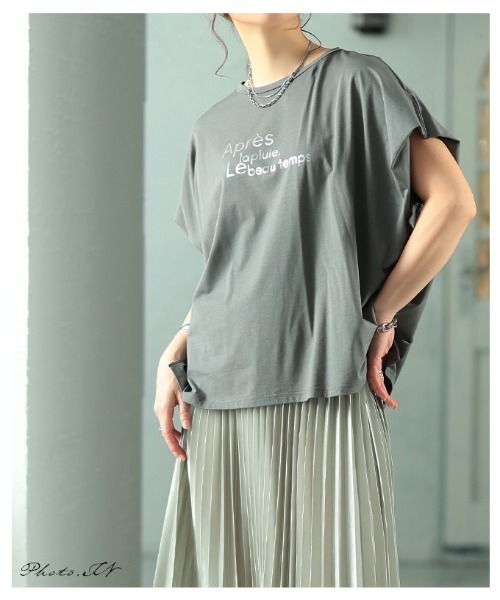 Sawa a la mode(サワアラモード)の「箔プリント接触冷感タックショルダーTシャツ(Tシャツ/カットソー・レディース・オレンジ/オフホワイト/グレー・FREE)」の4枚目の写真