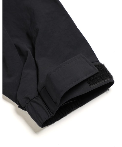 IRISHMAN(アイリッシュマン)の「【IRISHMAN/アイリッシュマン】【AERO】Full Zip Pocketable Hoodie / 強撥水ナイロンポケッタブルフーディー ジャケットフード付き(UNISEX)(ブルゾン・メンズ・ブラック/カーキ・X-LARGE/LARGE/MEDIUM/SMALL)」の14枚目の写真