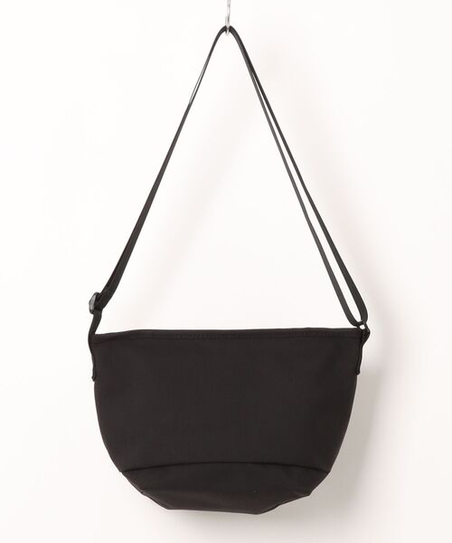 Manhattan Portage（マンハッタンポーテージ）の「Manhattan Portage/マンハッタンポーテージ ショルダーバック "ちいかわ" NYLON MESSENGER BAG(XXS) FZP CKW26 MP1603FZPCKW26（ショルダーバッグ・メンズ・ブラック・FREE）」の4枚目の写真