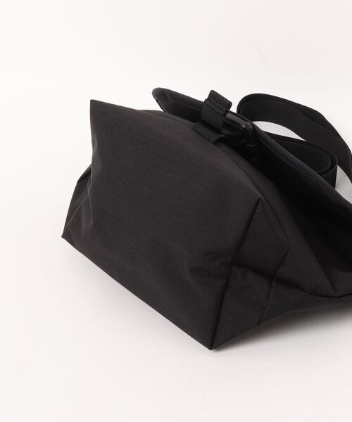 Manhattan Portage（マンハッタンポーテージ）の「Manhattan Portage/マンハッタンポーテージ ショルダーバック "ちいかわ" NYLON MESSENGER BAG(XXS) FZP CKW26 MP1603FZPCKW26（ショルダーバッグ・メンズ・ブラック・FREE）」の5枚目の写真