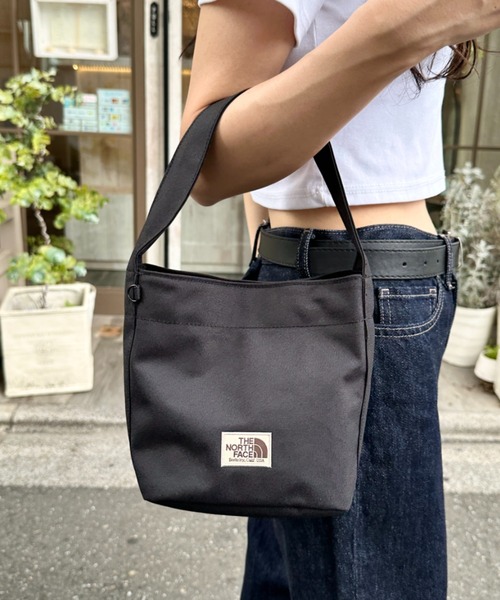 THE NORTH FACE(ザノースフェイス)の「THE NORTH FACE(ザ・ノースフェイス)/ミニトート ミニバッグ お散歩バッグ/WL TRIG BAG MINI(ハンドバッグ・レディース・クリーム/ブラック・FREE)」の5枚目の写真