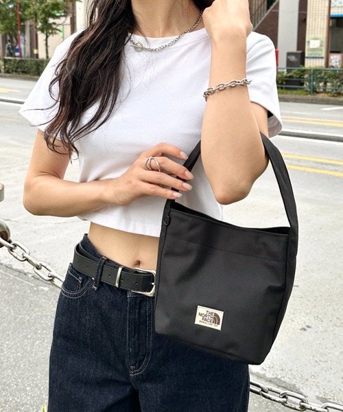 THE NORTH FACE(ザノースフェイス)の「THE NORTH FACE(ザ・ノースフェイス)/ミニトート ミニバッグ お散歩バッグ/WL TRIG BAG MINI(ハンドバッグ・レディース・クリーム/ブラック・FREE)」の3枚目の写真