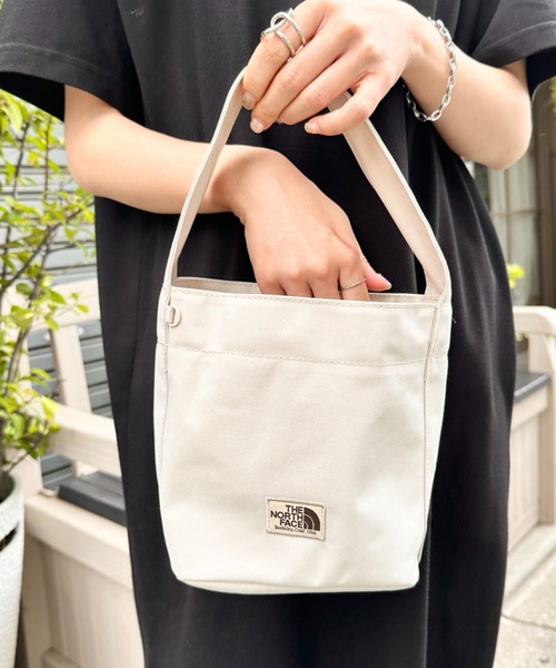 THE NORTH FACE(ザノースフェイス)の「THE NORTH FACE(ザ・ノースフェイス)/ミニトート ミニバッグ お散歩バッグ/WL TRIG BAG MINI(ハンドバッグ・レディース・クリーム/ブラック・FREE)」の10枚目の写真