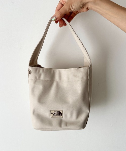 THE NORTH FACE(ザノースフェイス)の「THE NORTH FACE(ザ・ノースフェイス)/ミニトート ミニバッグ お散歩バッグ/WL TRIG BAG MINI(ハンドバッグ・レディース・クリーム/ブラック・FREE)」の8枚目の写真