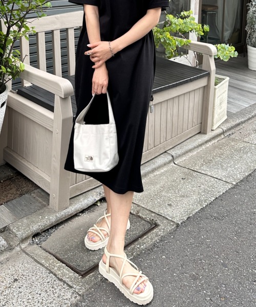 THE NORTH FACE(ザノースフェイス)の「THE NORTH FACE(ザ・ノースフェイス)/ミニトート ミニバッグ お散歩バッグ/WL TRIG BAG MINI(ハンドバッグ・レディース・クリーム/ブラック・FREE)」の11枚目の写真