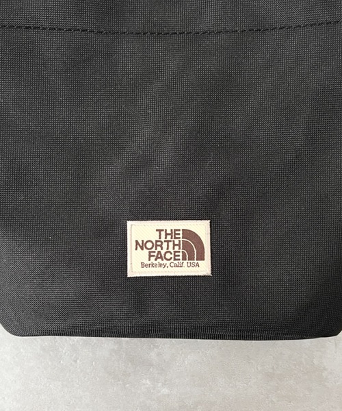 THE NORTH FACE(ザノースフェイス)の「THE NORTH FACE(ザ・ノースフェイス)/ミニトート ミニバッグ お散歩バッグ/WL TRIG BAG MINI(ハンドバッグ・レディース・クリーム/ブラック・FREE)」の15枚目の写真