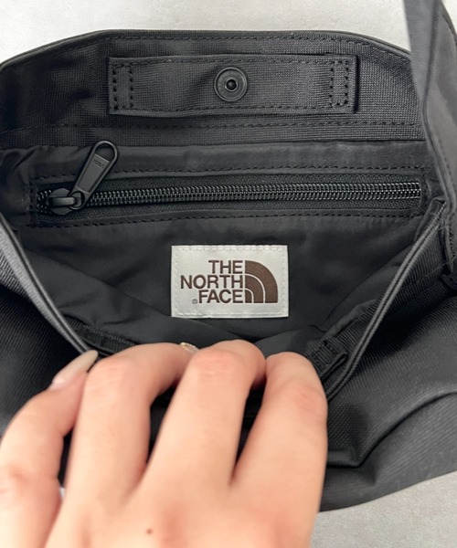 THE NORTH FACE(ザノースフェイス)の「THE NORTH FACE(ザ・ノースフェイス)/ミニトート ミニバッグ お散歩バッグ/WL TRIG BAG MINI(ハンドバッグ・レディース・クリーム/ブラック・FREE)」の18枚目の写真