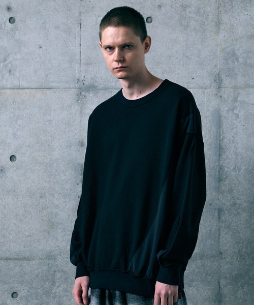 VIRGOwearworks(ヴァルゴウェアワークス)の「CURVEFORM SWEAT(スウェット・メンズ・ブラック/ネイビー/グレイッシュベージュ・2/3/4)」の1枚目の写真