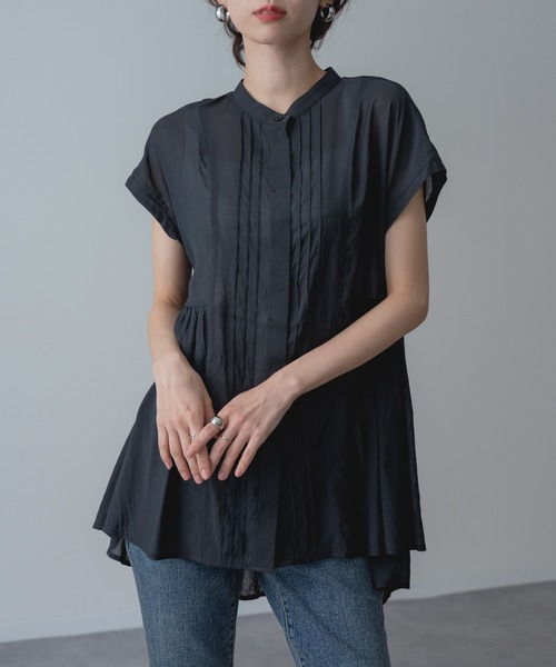refinedworks(リファインドワークス)の「【refinedworks】チュニック 丈の フレンチ タック ブラウス(シャツ/ブラウス・レディース・キャメル/チャコールグレー・FREE)」の2枚目の写真