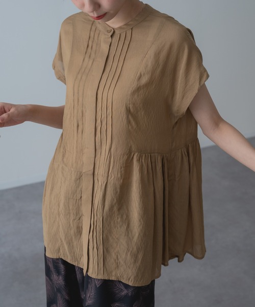 refinedworks(リファインドワークス)の「【refinedworks】チュニック 丈の フレンチ タック ブラウス(シャツ/ブラウス・レディース・キャメル/チャコールグレー・FREE)」の7枚目の写真