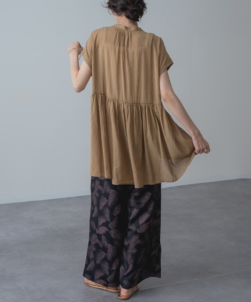 refinedworks(リファインドワークス)の「【refinedworks】チュニック 丈の フレンチ タック ブラウス(シャツ/ブラウス・レディース・キャメル/チャコールグレー・FREE)」の17枚目の写真