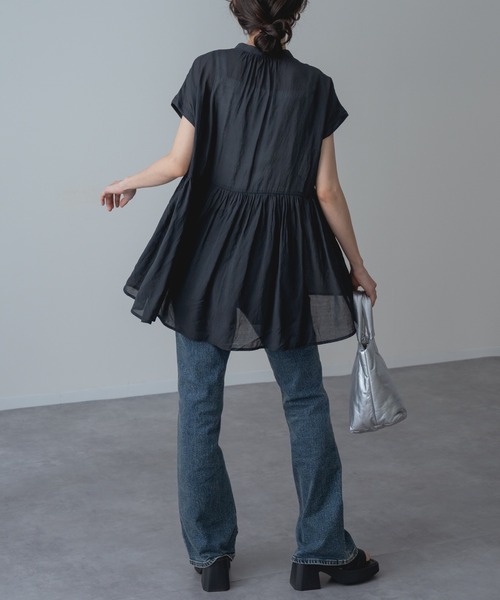 refinedworks(リファインドワークス)の「【refinedworks】チュニック 丈の フレンチ タック ブラウス(シャツ/ブラウス・レディース・キャメル/チャコールグレー・FREE)」の21枚目の写真