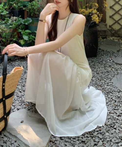 Aelina(エリナ)の「異素材切り替えノースリーブワンピース(ワンピース・レディース・オフホワイト/ネイビー・FREE)」の6枚目の写真