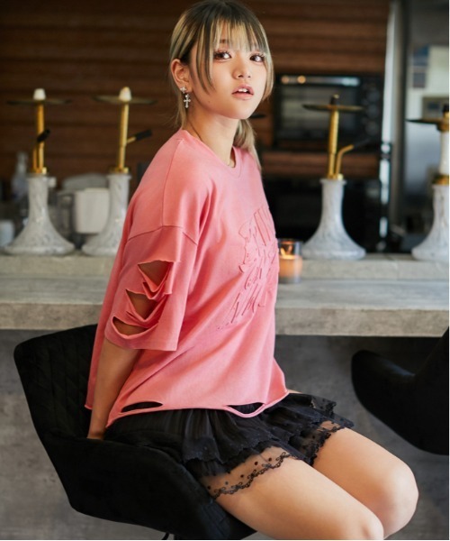 GORGE(ゴージ)の「《ダメージ加工・抜け感》エンボスロゴTシャツ/ストリート×モード/春夏/全3色(Tシャツ/カットソー・レディース・ピンク/チャコール/ブルー・F)」の4枚目の写真